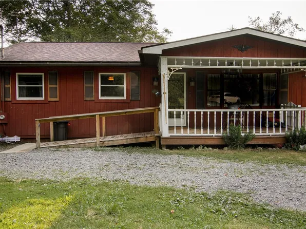 370 Center Dr, Chicora, PA 16025