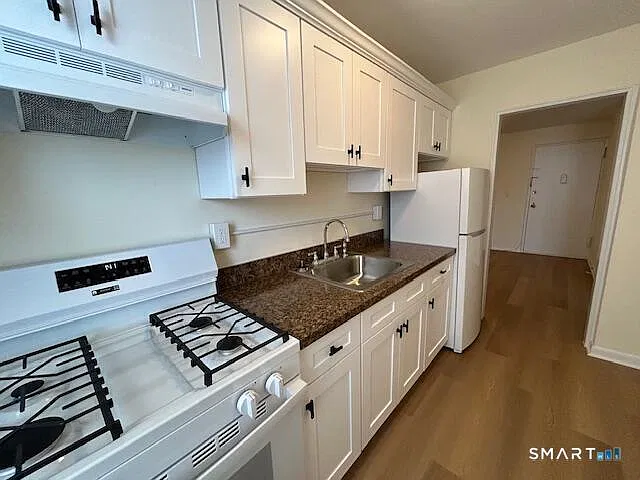 39 Glenbrook Rd #2S