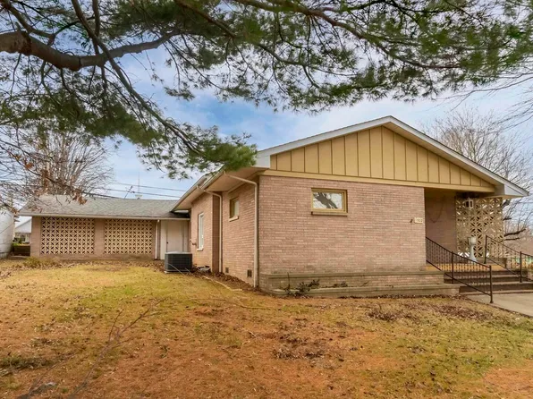 1502 E Main St, West Frankfort, IL 62896