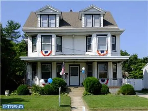 430 River Dr, Westville, NJ 08093