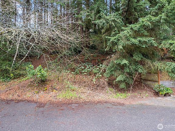 3rd image of 516 North 178th Court