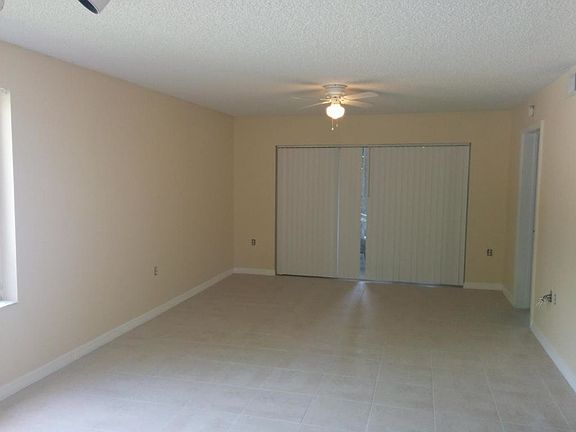 3rd image of 15101 Glenmoor Dr
