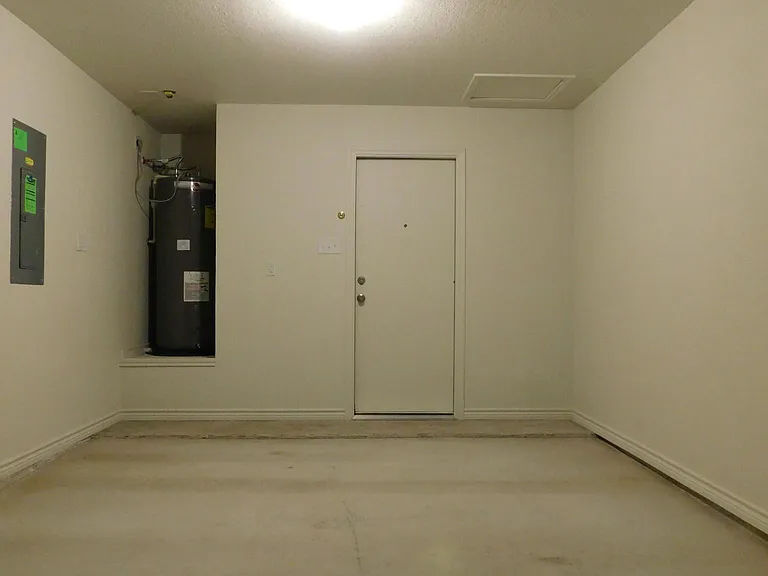 1511 Justin Loop #A — Photo 18