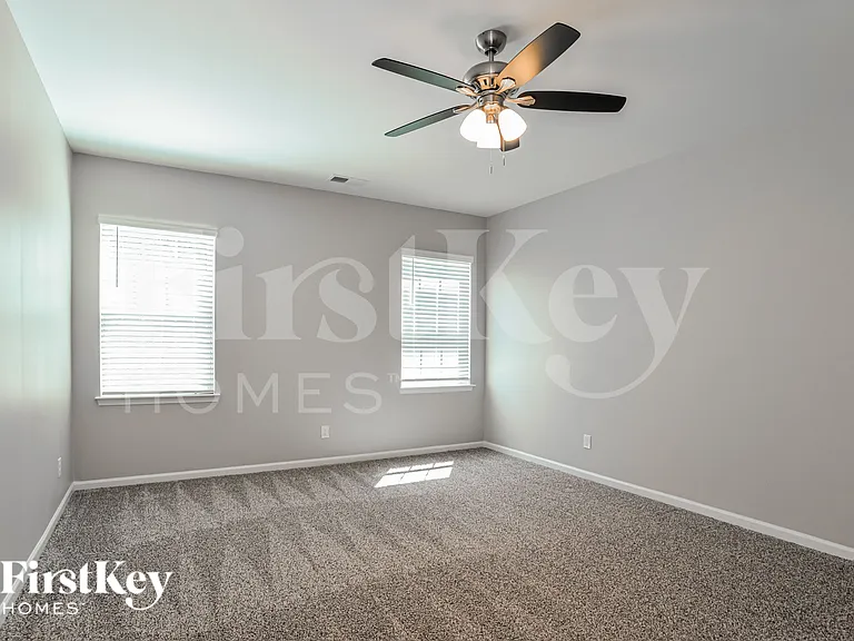 164 N Hill Ln — Photo 14