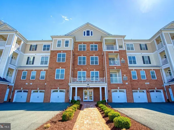 44589 York Crest Ter APT 406, Ashburn, VA 20147