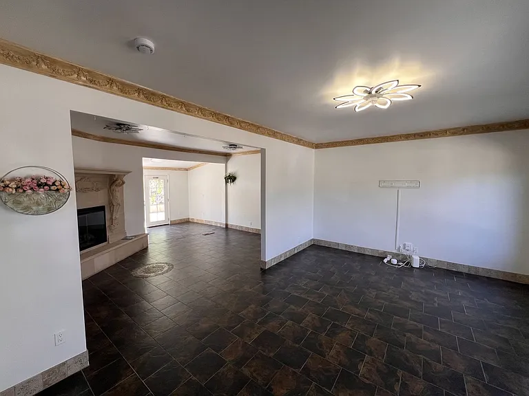 912 Yosemite Ln — Photo 6