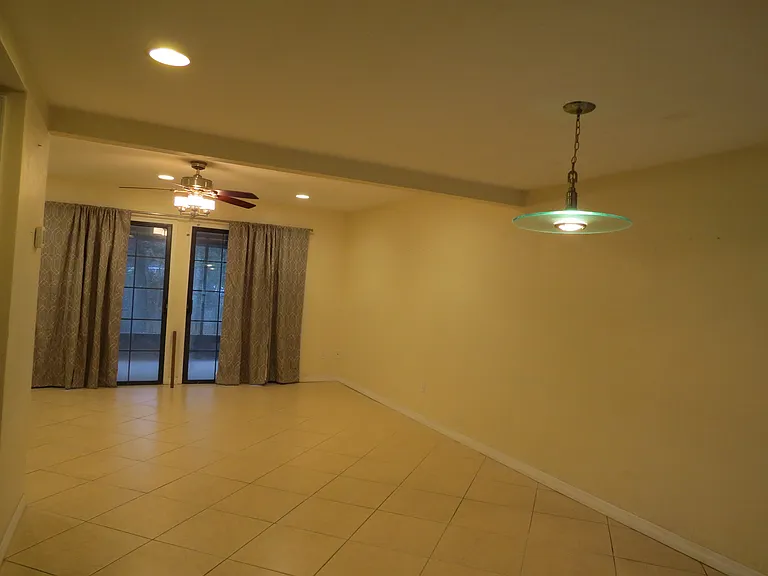 910 SW 56th Ter — Photo 11