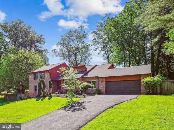 7916 Cypress Grove Ln, Cabin John, MD 20818