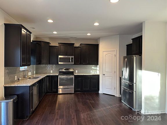 3rd image of 3317 Mortemer Ln