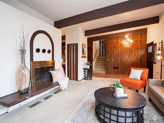 5th image of 2215 S Castle Way