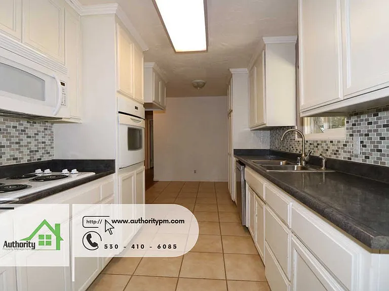 3040 Sharon Ave — Photo 7