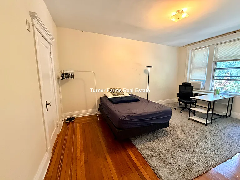 22 Euston St — Photo 10