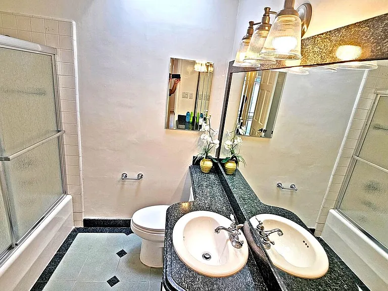 132 S La Peer Dr — Photo 16