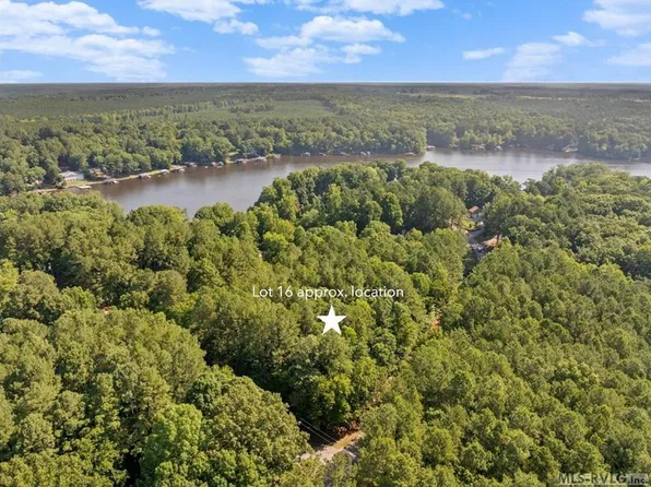 16 Hill Ln, Bracey, VA 23919