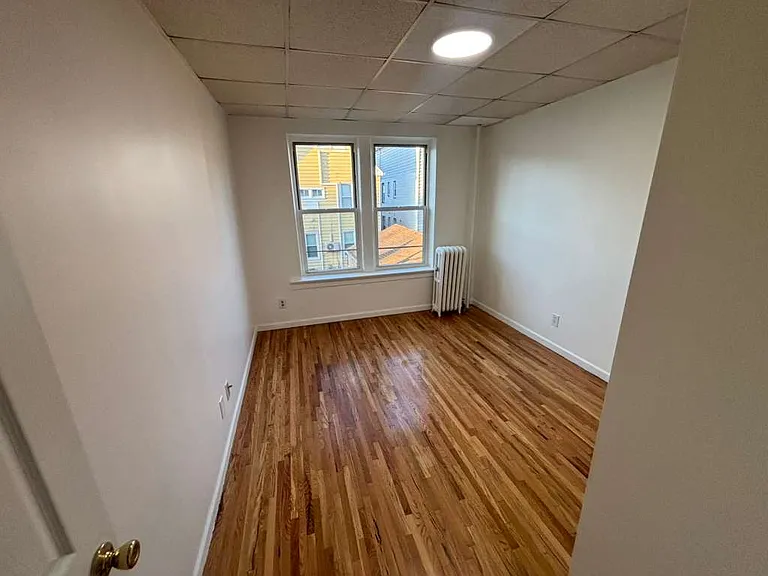 179 W 48th St #7E — Photo 7