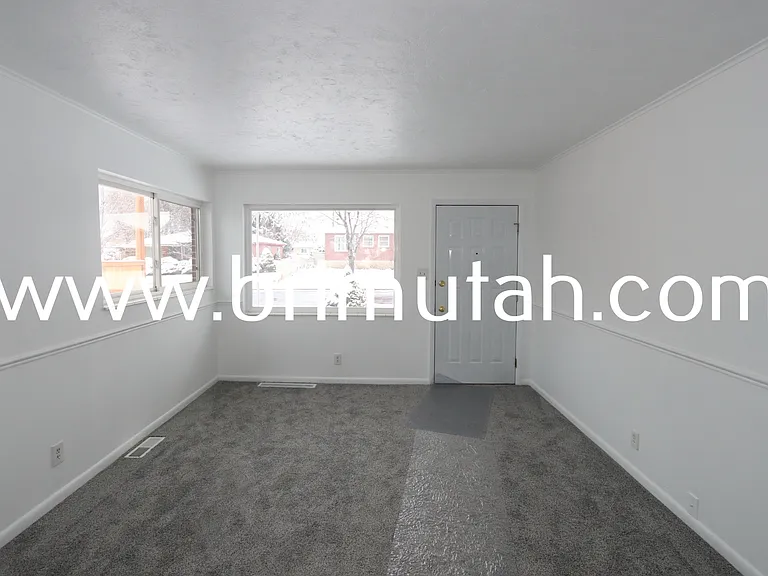 5856 S 157 W — Photo 3