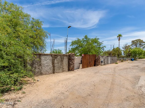 2562 W Mossman Rd, Tucson, AZ 85746