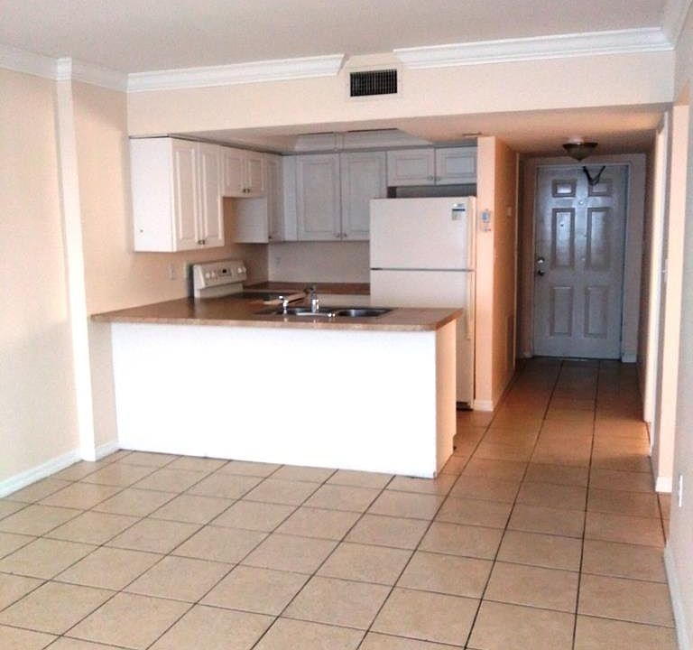 Open Kitchen with Breakfast Bar