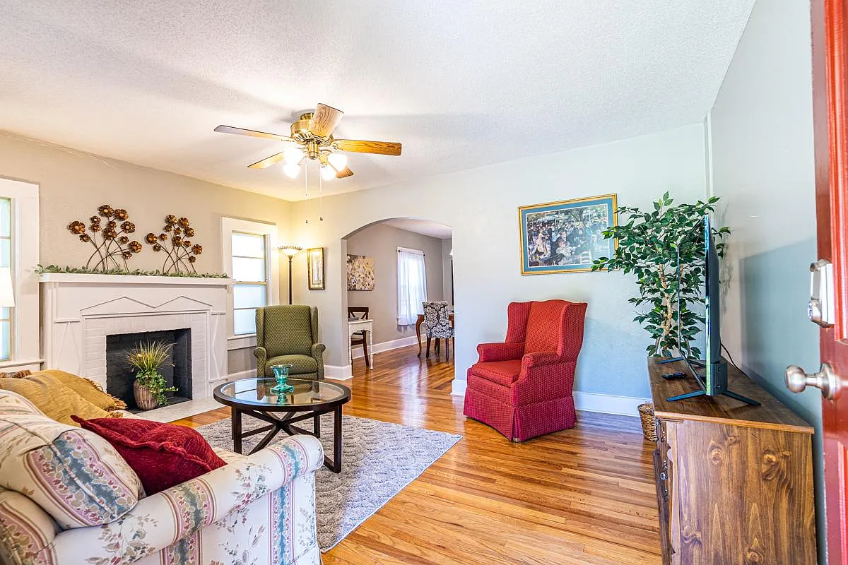 1300 Sparkman St SW — Photo 3