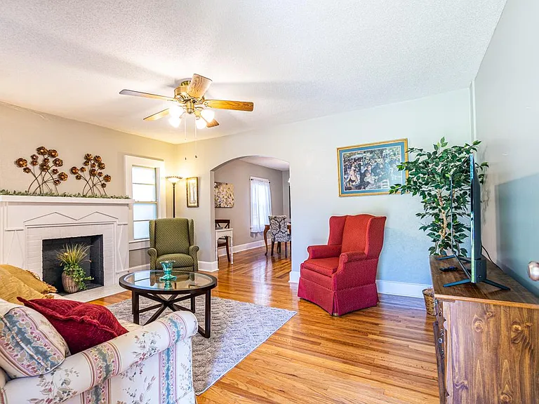 1300 Sparkman St SW — Photo 3
