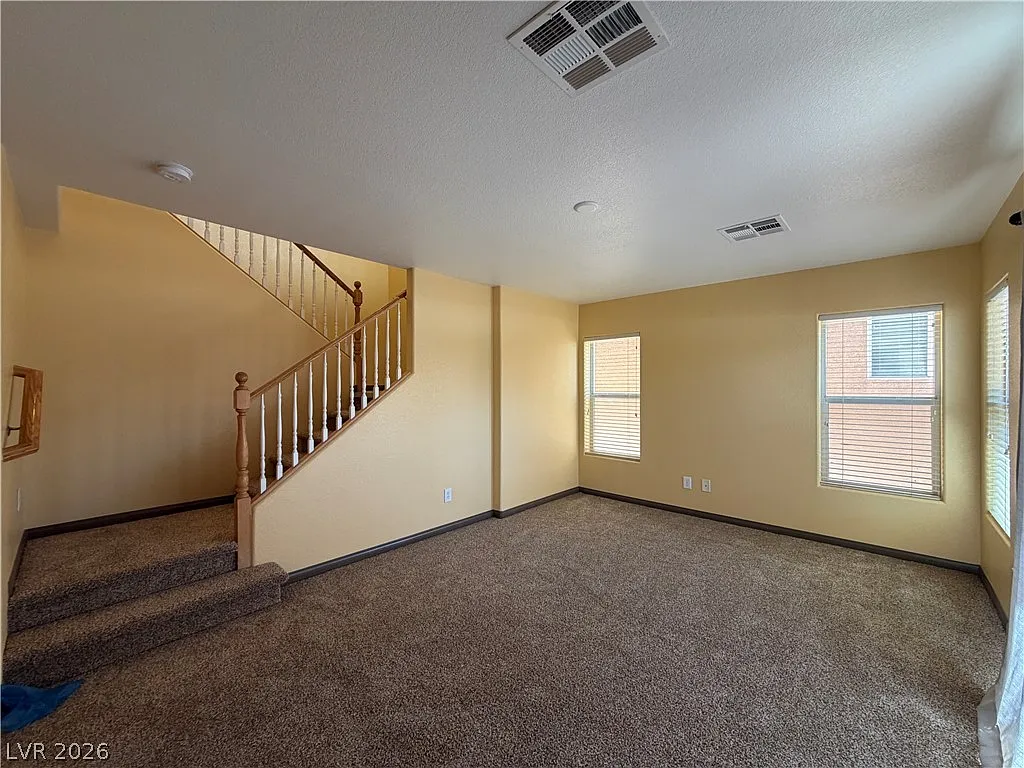 3 bed, 3.5 bath, 1977 sqft, $1,955 — Photo 4