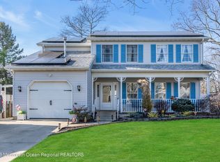 112 Bow St, Bayville, NJ 08721