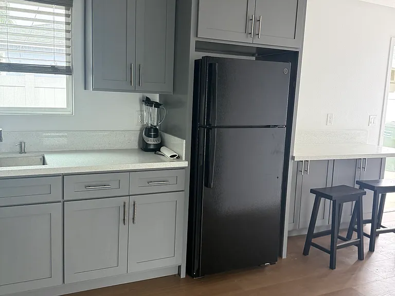 Leland Ave — Photo 15