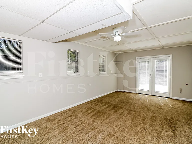 3201 Delhi Dr — Photo 10