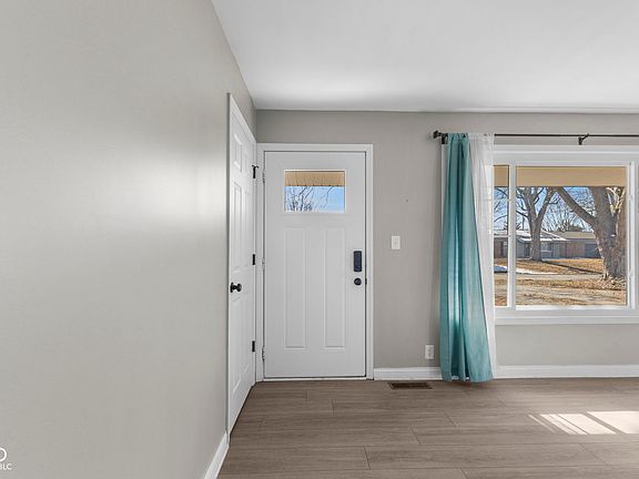 2nd image of 4404 W Nerna St