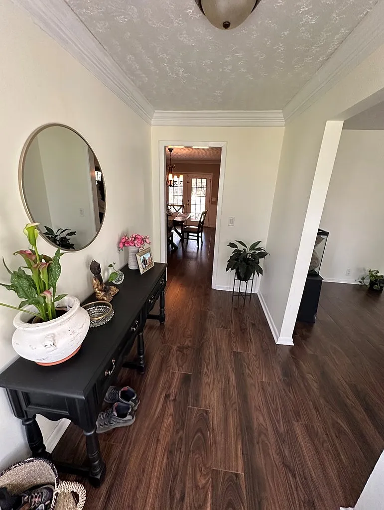 3 bed, 2.0 bath, 2220 sqft, $1,600 — Photo 3