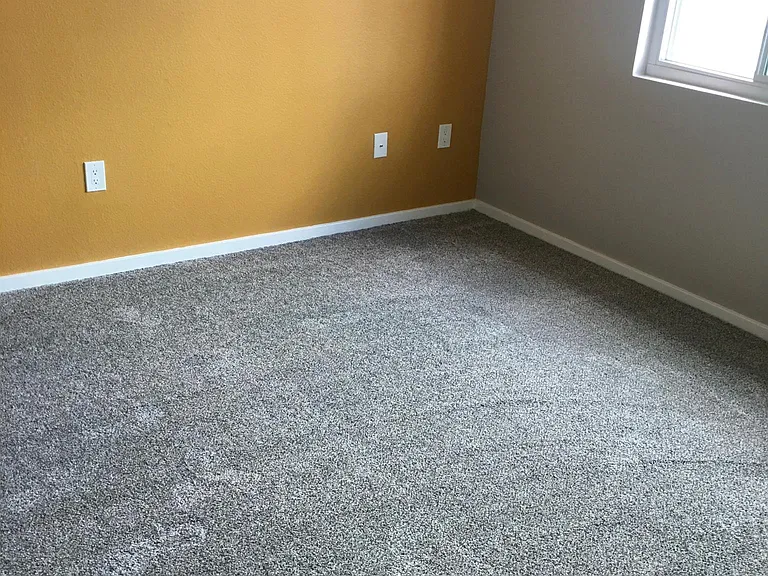 Guest bedroom: new carpet, new paint