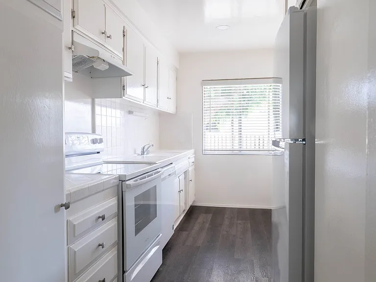 346 S Los Robles Ave #1 — Photo 3