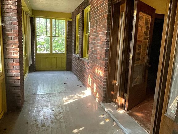 4th image of 301 Bingham Ave
