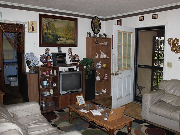 4th image of 275 E College St