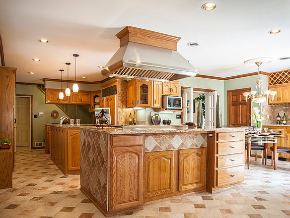 kitchen with breakfast area