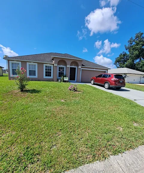 806 Alpine Ct — Photo 2