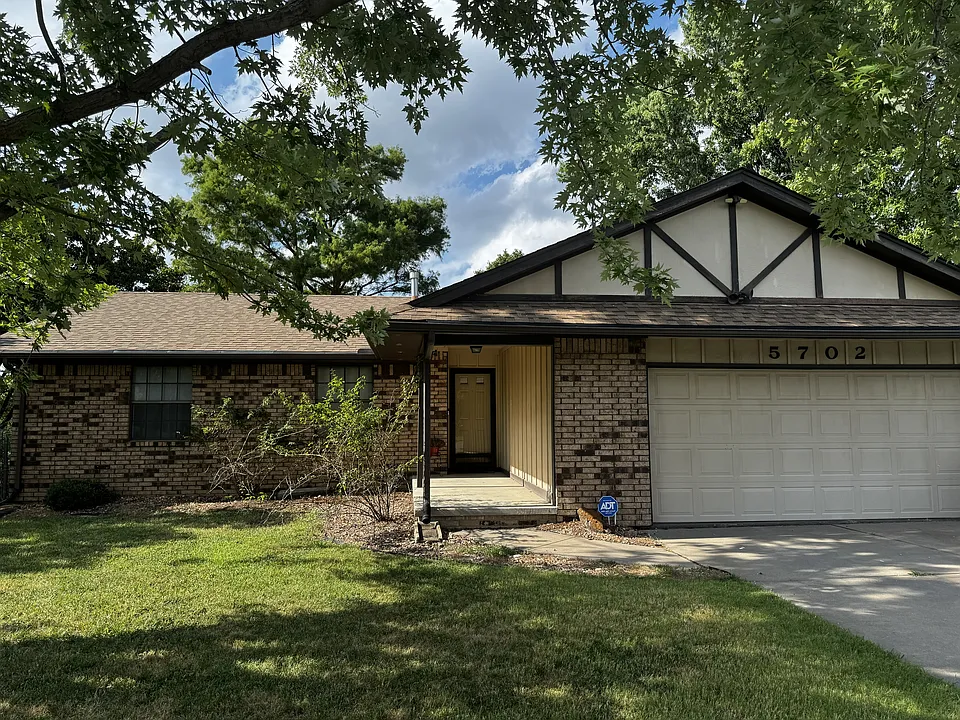 5702 Kentford Cir
