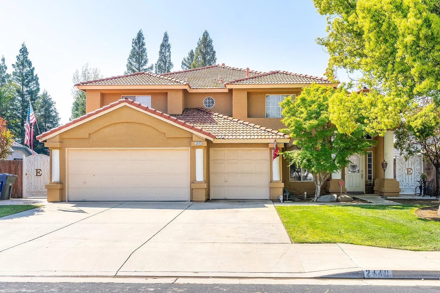 2440 Buckingham Way photo 1