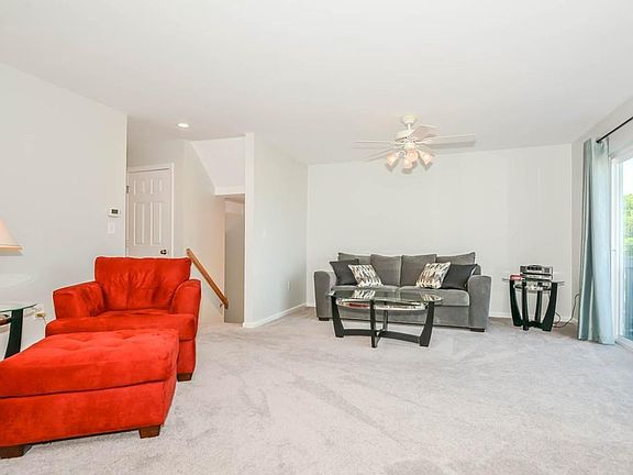 5th image of 24 Boulderbrook Dr