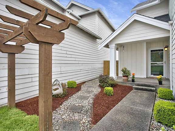 3rd image of 1060 NW Gladiola Ct