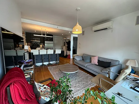 Rented by AYM NYC LLC | media 1