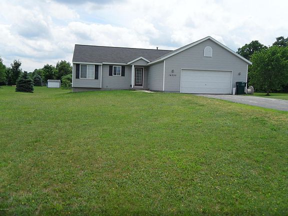 3rd image of 16535 Doe Dr NE
