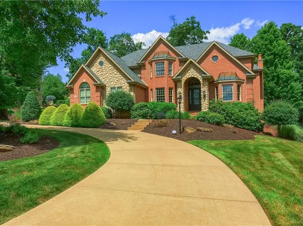 100 Mirage Dr, Cranberry Township, PA 16066