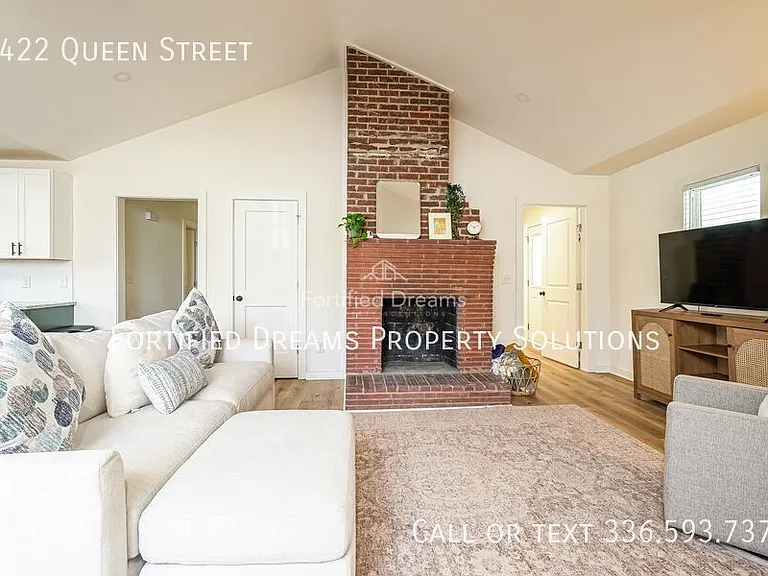 2422 Queen St — Photo 14
