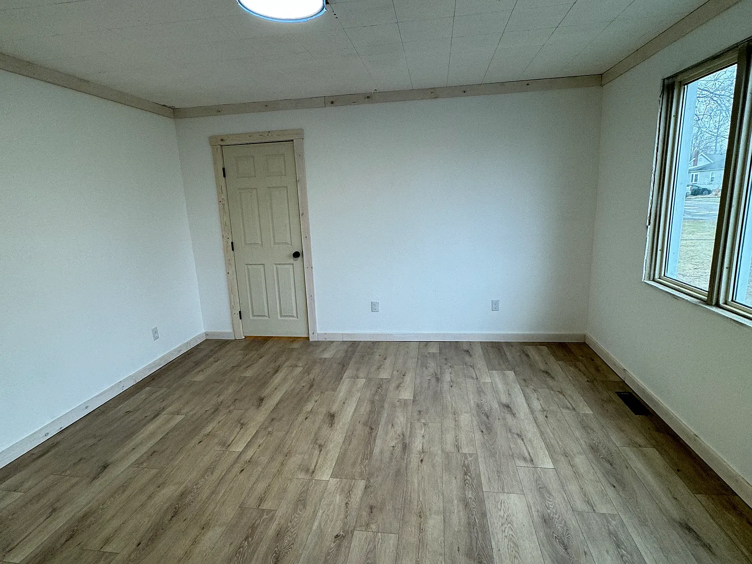 117 E Stephenson St — Photo 4