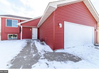 408 Cardinal Ct, Isanti, MN 55040