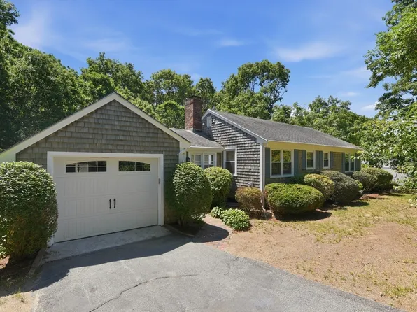 8 Emerald Way, Forestdale, MA 02644