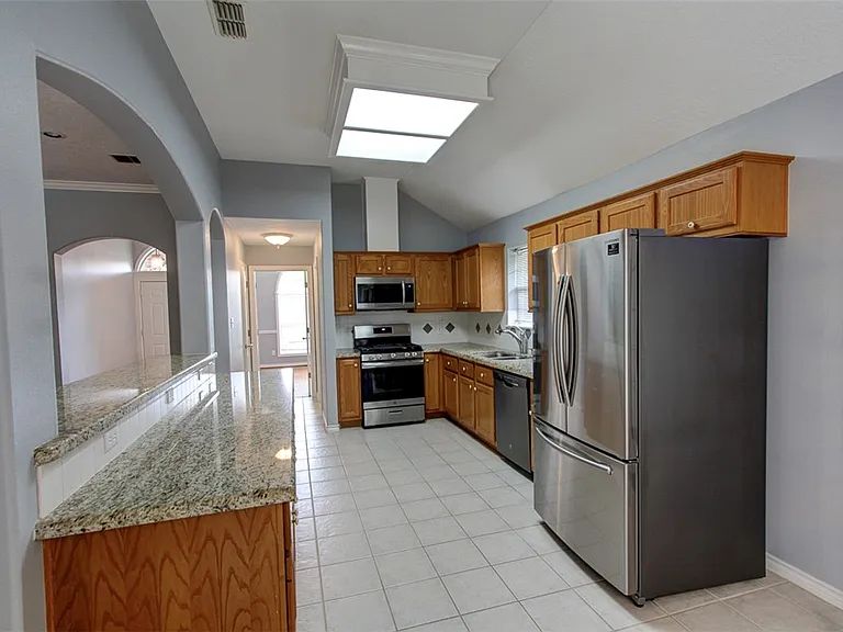 305 Landsburg Ln — Photo 9