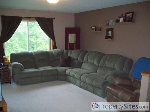 3rd image of 21121 Oak Grove Dr