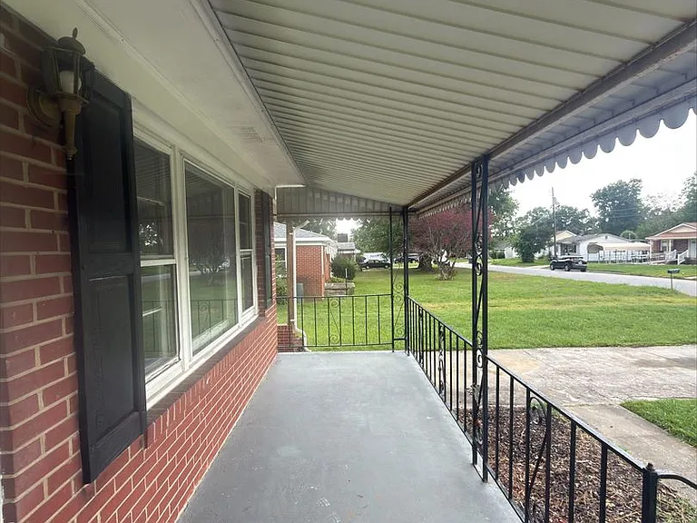1309 Ardmore Dr — Photo 6